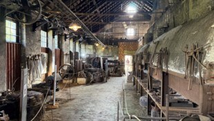 Die Maschinen aus den vergangenen Jahrhunderten funktionieren noch, ein Besuch der Halle gleicht ...
