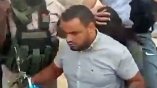 Saher Saker während der Entführung seiner israelischen Opfer