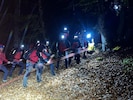 Am Tressenstein musste eine 79-Jährige in der Nacht auf Sonntag per Seilwinde vom Rettungsheli ...