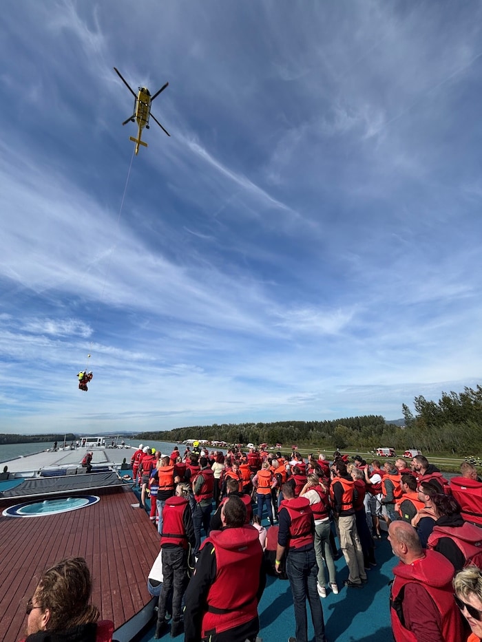 Warten auf die Rettung von Bord