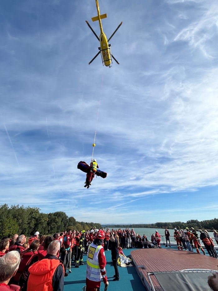 Helikopter brachten die Schwerverletzten in Sicherheit.