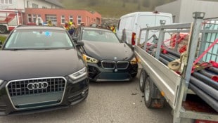 Die drei Autos verkeilten sich ineinander.
