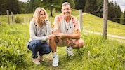 Mit Alexander Schneller an ihrer Seite wagt sich Simone Lugner ins „Forsthaus Rampensau“ und ...