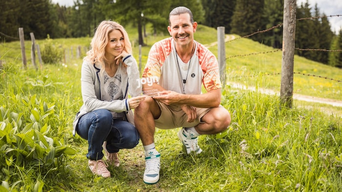 Simone Lugner tritt gemeinsam mit Zirkusdirektor Alexander Schneller im Forsthaus an.