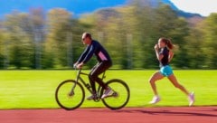 Marie-Theres Gruber beim Training mit Landestrainer Jan May.