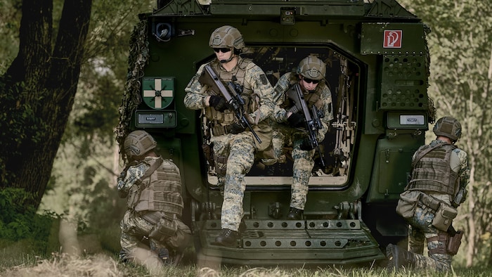 Teamarbeit auf engstem Raum: In gepanzerten Fahrzeugen müssen Technik, Kommunikation und jeder ...