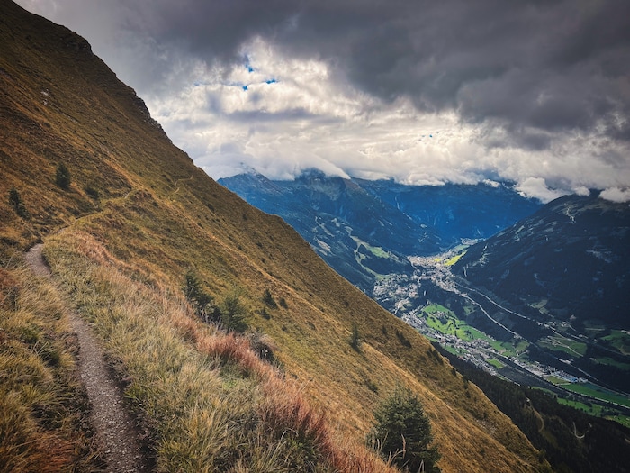 Ende September, Anfang Oktober sind viele Wanderwege in Österreichs Bergen wieder verwaist und ...