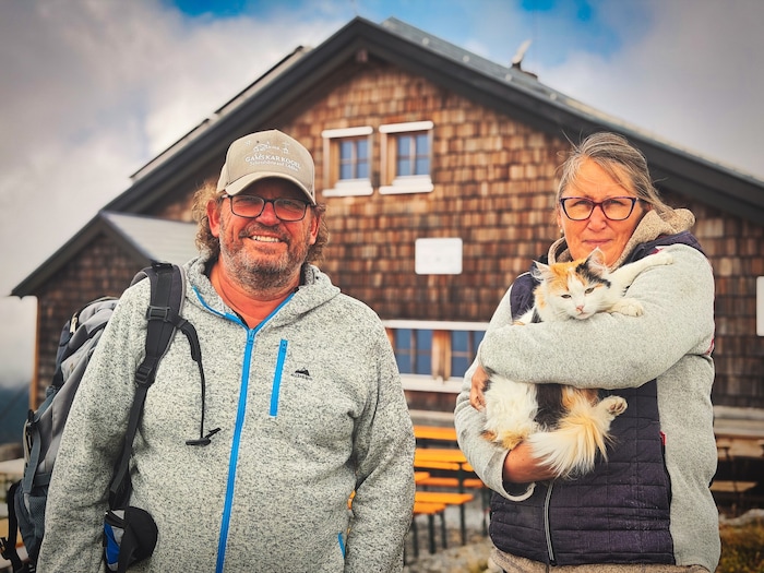 Alexander und Silvia Schrempf mit Katze Garfield. Die nächsten Monate werden die beiden bei den ...