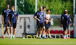 Konrad Laimer (Mitte) ist wieder da.