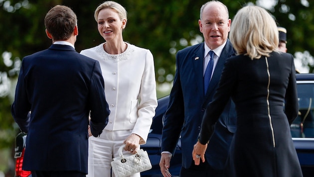 Très chic, Charlène! Die monegassische Fürstin zog beim Treffen mit Papst Leo XIV. in Metz alle ...