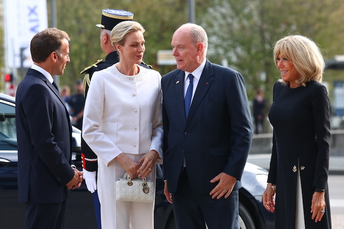 Emmanuel Macron und Ehefrau Brigitte begrüßten Fürst Albert und Fürstin Charléne in Metz.