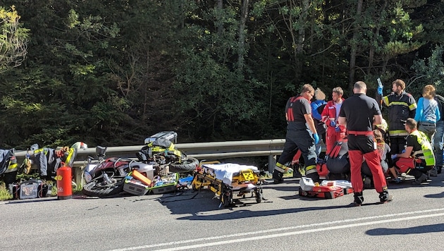 Bei Ottenschlag wurde ein Biker von der Sonne geblendet und kollidierte mit einem Auto.