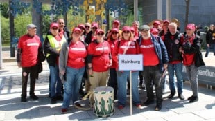Die Hainburger bei der Demo gegen den NÖ Gesundheitsplan 2040+ in St. Pölten.