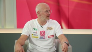 Nicht wegzudenken als Cheftrainer – neben der Qualität an der Linie verfügt Peter Eckl auch über ...