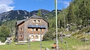 Binnen 100 Jahren verwandelte sich die Ischler Hütte von einer spartanischen Schutzunterkunft zu ...