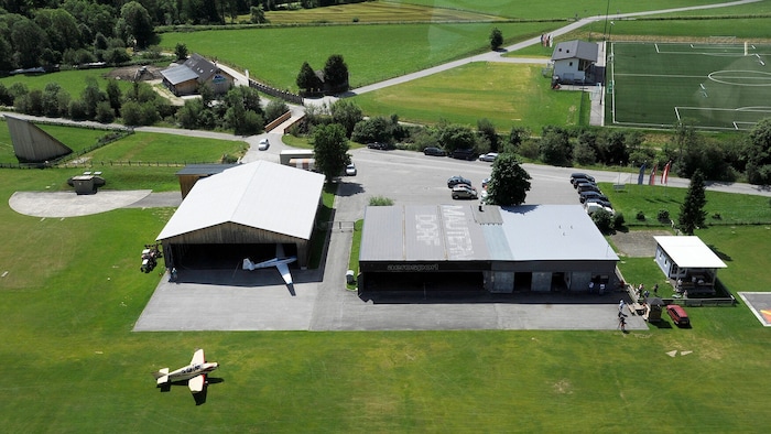 Am höchstgelegenen Flugplatz Österreichs machten Diebe ungewöhnliche Beute: Sie stahlen einen ...