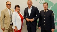 Beim Sicherheitsgipfel, v. li.: Harald Eitner (Katastrophenschutz), LH-Vize Manuela Khom, LH ...