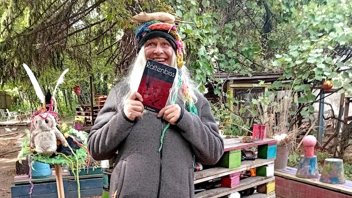 Ilse Pöllmann verarbeitete die Verletzungen in ihrem Buch „Rattenbiss“, das auch mit Magie und ...