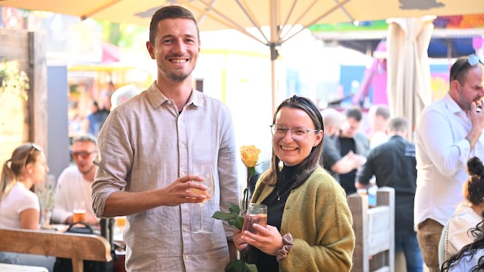Sonja und Philipp versuchten ihr Glück – Online Dating haben die beiden satt.
