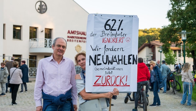 Ruhig und friedlich verlief die Versammlung von knapp 80 Breitenfurtern vor dem Amtshaus. Sie ...