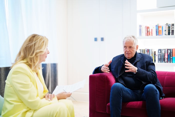 Gerhard Zeiler bei seinem Interview mit Conny Bischofberger