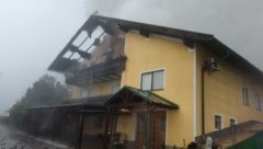 Das Wohnhaus ist bis auf den ersten Stock heruntergebrannt.