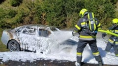 Das Auto brannte vollständig aus.