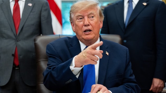 US-Präsident Donald Trump hat einen Medienbericht dementiert, nach dem er mögliche Lockerungen ...