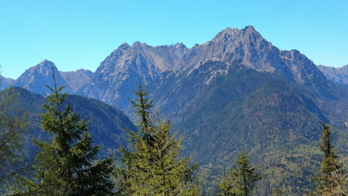 Auch auf der Wettersteinspitze im Grenzgebiet zu Tirol soll die Vermisste unterwegs gewesen ...