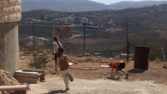 Palästinensische Kinder in Jalud – die Ortschaft ist von israelischen Siedlungen umzingelt.