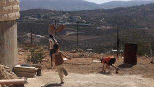 Palästinensische Kinder in Jalud – die Ortschaft ist von israelischen Siedlungen umzingelt.