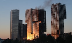 Auf einem Balkon des Triiiple Towers in Wien-Landstraße brach am Dienstagmorgen ein Brand aus. 