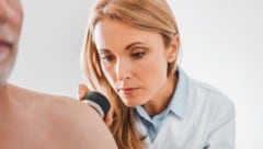 Regelmäßig zur dermatologischen Kontrolle gehen!
