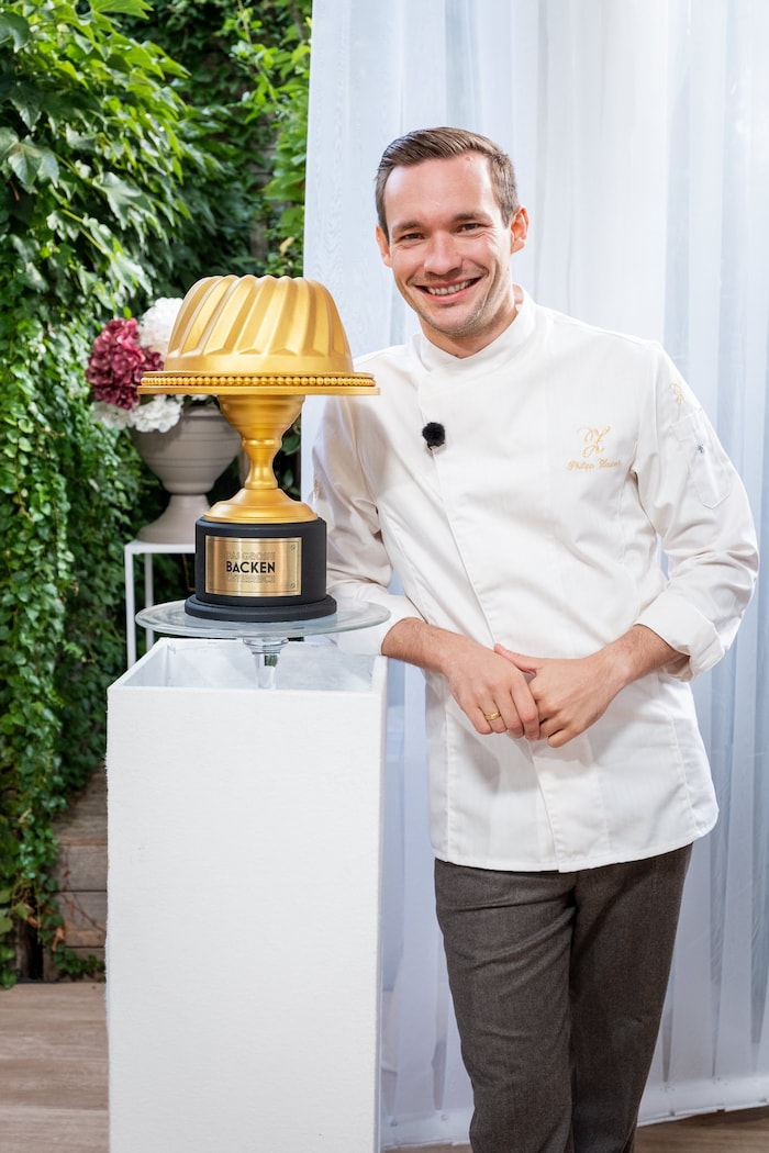 Philipp Zauner mit dem Pokal, den es zu gewinnen gibt.