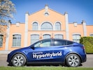 Der „HyperHybrid“ von Obrist Powertrain vor der Firmenzentrale in Lustenau