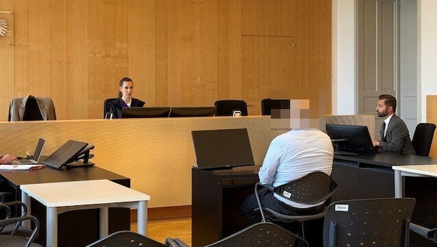 Glück gehabt: Der angeklagte Bierkrug-Schwinger kam am Ende mit einer Diversion davon.