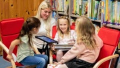 Das Tablet könnte künftig in der Kindergartengruppe immer dabei sein. 