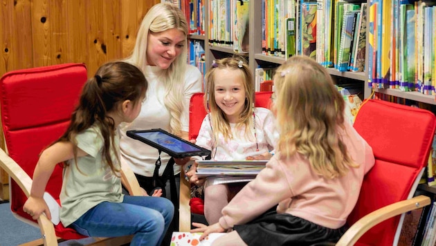 Das Tablet könnte künftig in der Kindergartengruppe immer dabei sein.