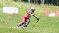 Die leidenschaftliche Grasskierin Tina Hetfleisch holt sich den Slalom- Gesamtsieg.