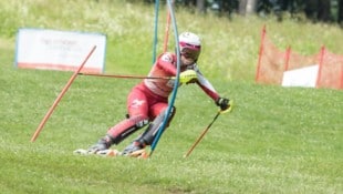 Die leidenschaftliche Grasskierin Tina Hetfleisch holt sich den Slalom- Gesamtsieg.
