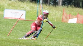 Die leidenschaftliche Grasskierin Tina Hetfleisch holt sich den Slalom- Gesamtsieg.