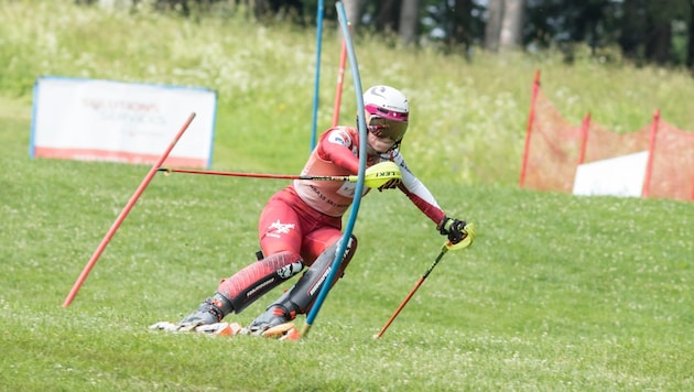 Die leidenschaftliche Grasskierin Tina Hetfleisch holt sich den Slalom- Gesamtsieg.