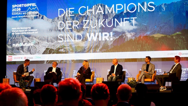 Ein Podium voller erfolgreicher Persönlichkeiten aus dem Sport: Christoph Stadler, Hans Niessl, ...