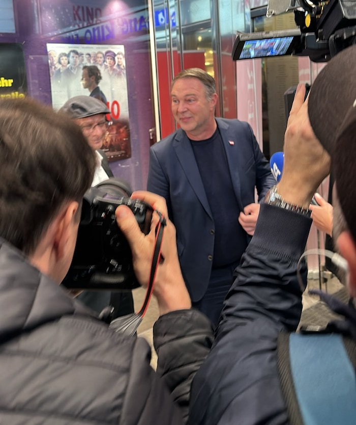 SPÖ-Chef Andreas Babler kam mit Minister Markus Marterbauer.