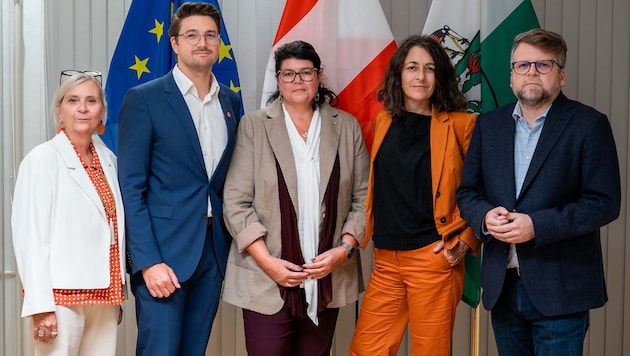 Ein Foto nach dem Landtagsauszug Dienstagabend: Claudia Klimt-Weithaler, Niko Swatek, Helga ...