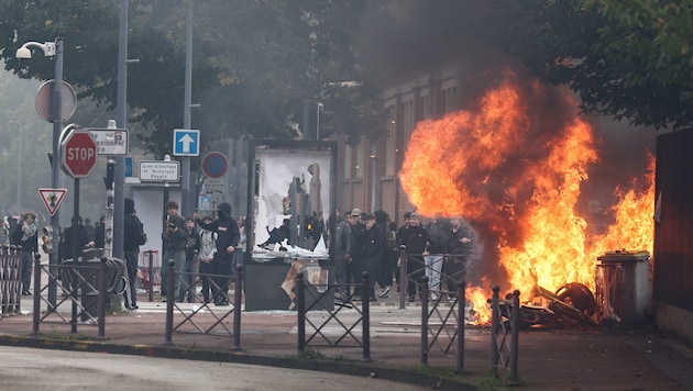 Die Proteste hatten in der vergangenen Woche im Großraum Paris begonnen und sich anschließend ...