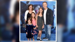 Chad Lowe und Kim Painter mit ihren Töchtern Nixie, Fiona (Mitte) und Mabel auf einem Foto aus ...