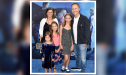 Chad Lowe und Kim Painter mit ihren Töchtern Nixie, Fiona (Mitte) und Mabel auf einem Foto aus ...