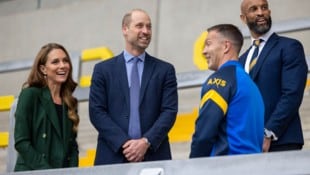 Gut gelaunt: Prinz William und Prinzessin Kate besuchten das Rugby-Stadion der Leeds Rhinos.