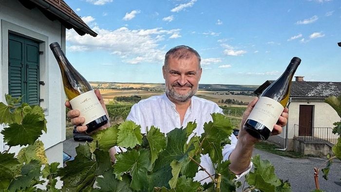 Mit dem Welschriesling Ried Ratschen 2024 ist Winzer Reinhold Krutzler aus Deutsch Schützen ...